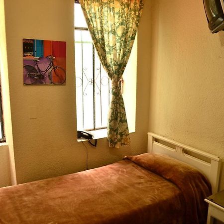Hostal Loro Verde Quito Buitenkant foto