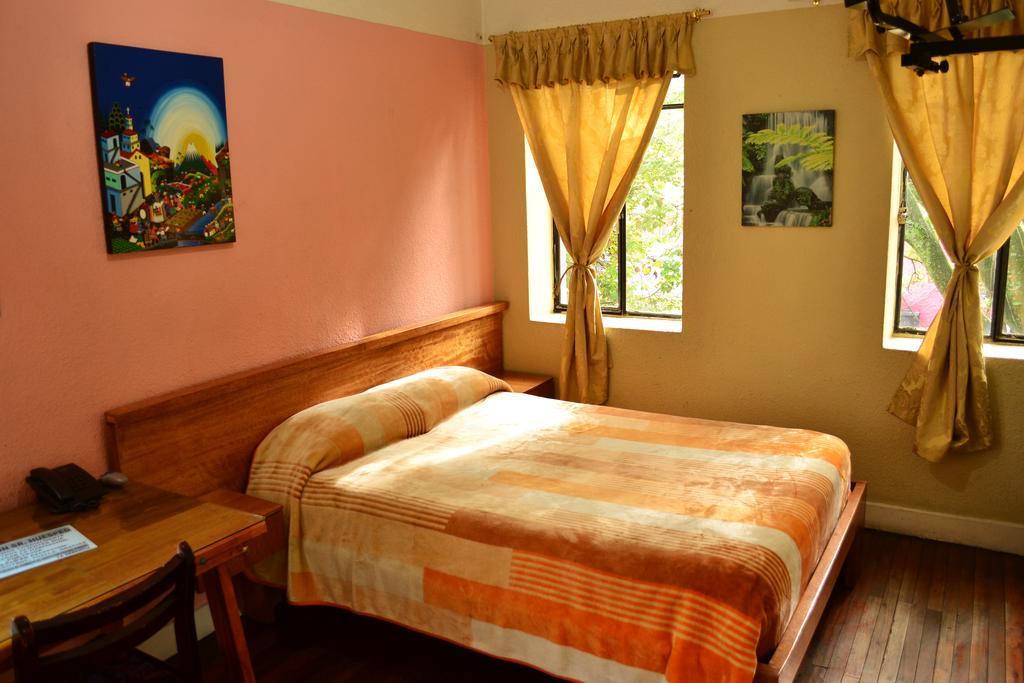 Hostal Loro Verde Quito Buitenkant foto